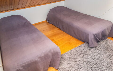 Ski and Camp Golf Casa Rocala: Suelo, Piso, Madera, Suelos De Madera, Diseño De Interiores, Mueble, Textil, Habitación, Linos, Marrón