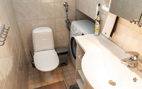 Ski and Camp Golf Casa Rocala: Asiento Del Baño, Arreglo De Tubería, Baño, Baño, Lavabo Del Baño, Lavabo, Piso, Diseño De Interiores, Suelo, Grifo