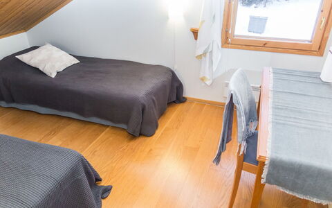 Fore Camp: Madera, Piso, Suelo, Mueble, Suelos De Madera, Diseño De Interiores, Litera, Habitación, Manchas De Madera, Madera Dura