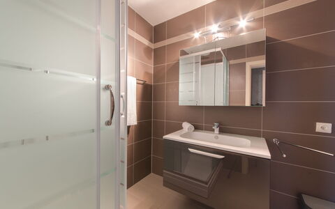 Calista 213 with Balcony: Espejo, Grifo, Lavabo, Arreglo De Tubería, Lavabo Del Baño, Edificio, Baño, Madera, Mostrador