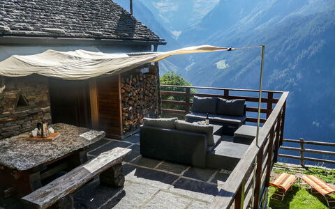 Rustico Catcüc: Montaña, Propiedad, Casa, Techo, Edificio, Arquitectura, Cordillera, Habitación, Madera, Paisaje