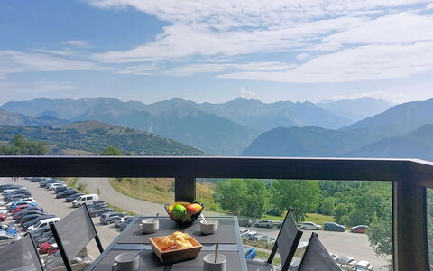 Les Terrasses du Corbier: Montaña, Cordillera, Hill Station, Cresta, Mueble Para Exteriores, Silla, Alpes, Mesa Al Aire Libre, Valle, Balcón