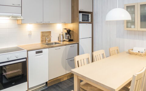 Rukatonttu D 15: Piso, Diseño De Interiores, Madera, Mueble, Suelo, Cocina, Mostrador, Techo, Aparato De Cocina, Habitación