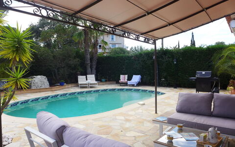 Les Galandos: Planta, Agua, Propiedad, Mueble, Piscina, Azur, Sombra, Mueble Para Exteriores, Diseño De Interiores, Árbol