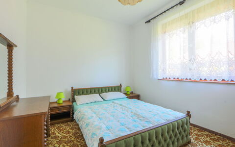 Akazie: Mueble, Ventana, Edificio, Azur, Madera, Diseño De Interiores, Comodidad, Suelo, Cama