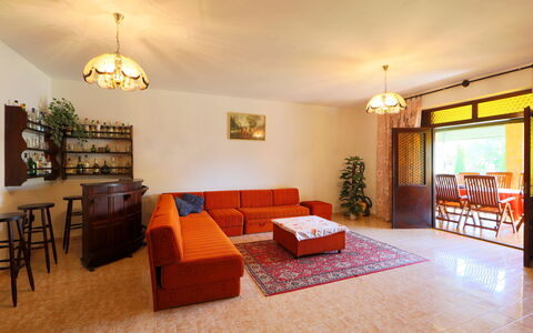 Akazie: Marco, Mueble, Mesa, Madera, Planta De Casa, Encendiendo, Comodidad, Diseño De Interiores, Edificio, Planta
