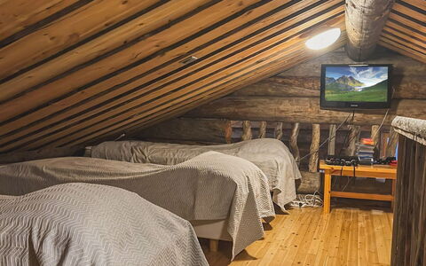 Kelotorppa B: Habitación, Madera, Cama, Suelo, Piso, Techo, Sábana, Diseño De Interiores, Lecho, Mueble