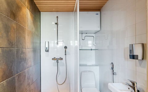 Rukatonttu D 14: Piso, Suelo, Pared, Diseño De Interiores, Arreglo De Tubería, Madera, Techo, Baño, Baño, Encendiendo