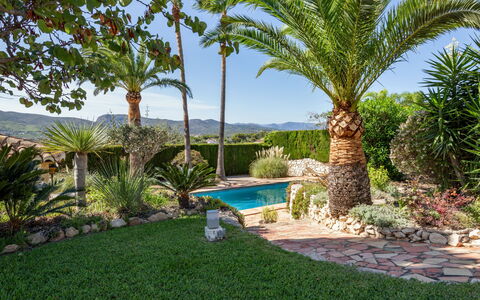 Villa Finca Labranza: Propiedad, Patio Interior, Yarda, Hierba, Césped, Bienes Raíces, Paisaje Natural, Árbol, Inmuebles, Jardín