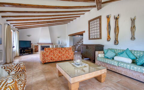 Villa Finca Labranza: Habitación, Propiedad, Mueble, Diseño De Interiores, Edificio, Casa, Bienes Raíces, Sala, Techo, Habitación
