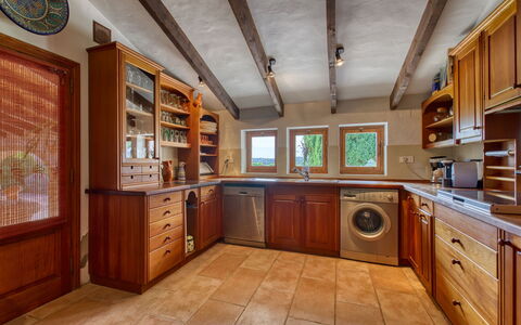 Villa Finca Labranza: Gabinetes, Mueble, Mostrador, Madera, Cajón, Aparato De Cocina, Diseño De Interiores, Cocina, Planta, Manchas De Madera