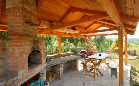 Beata: Propiedad, Habitación, Edificio, Casa, Haz, Bienes Raíces, Albañileria Horno, Cuarto De Troncos, Casa, Porche