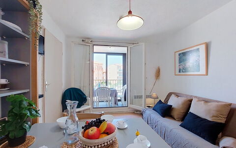 Le Barcarès 430: Pared, Departamento, Mueble, Diseño De Interiores, Habitación, Casa, Sala, Condominio, Cocina Y Comedor Mesa, Silla
