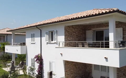 Ghisonaccia 646: Propiedad, Barrio Residencial, Bienes Raíces, Casa, Casa, Techo, Edificio, El Terreno Del Lote, Fachada