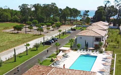 Ghisonaccia 646: Piscina, Propiedad, Recurso, Edificio, Casa, Bienes Raíces, Barrio Residencial, Inmuebles, Ocio, Techo