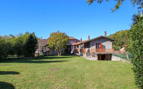 Angela: Propiedad, Casa, Casa, Bienes Raíces, Inmuebles, Edificio, El Terreno Del Lote, Casa De Campo, Hierba, Cielo