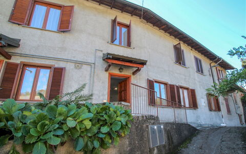 Angela: Casa, Propiedad, Edificio, Pared, By, Barrio, Área Rural, Ventana, Arquitectura, Pueblo