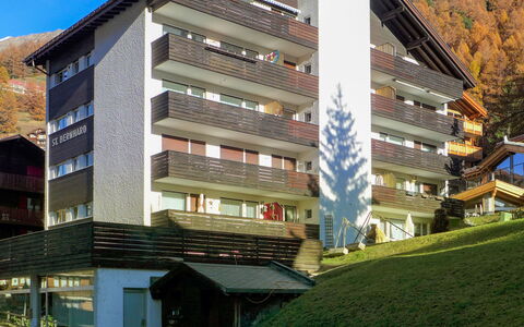 St. Bernhard: Arquitectura, Edificio, Propiedad, Casa, Uso Mixto, Departamento, Barrio Residencial, Bienes Raíces, Fachada, Barrio