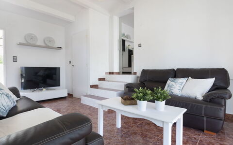Estrella: Sofá, Mueble, Mesa, Propiedad, Edificio, Comodidad, Marco, Diseño De Interiores, Sala, Madera