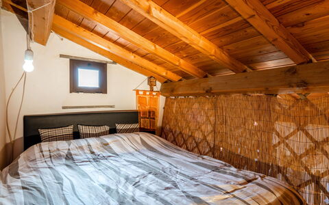 Carametto: Edificio, Propiedad, Mueble, Madera, Comodidad, Ventana, Cama, Arquitectura, Marco De La Cama, Casa
