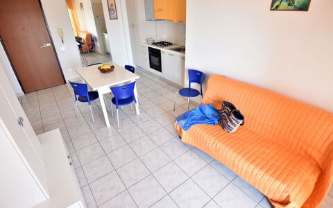Vistamare: Mueble, Propiedad, Sofá, Comodidad, Edificio, Textil, Diseño De Interiores, Almohada, Piso, Sofá Cama