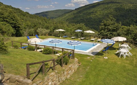 Villa Il Biancospino: Planta, Montaña, Cielo, Nube, Agua, Piscina, Árbol, Sombra, El Terreno Del Lote, Paisaje Natural