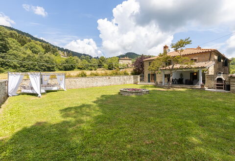 Villa Il Biancospino: Nube, Cielo, Planta, Árbol, El Terreno Del Lote, Hierba, Paisaje Natural, Paisaje, Pradera, Bienes Raíces