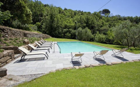 Villa Sole: Agua, Planta, Cielo, Planta De La Comunidad, Piscina, Sombra, El Terreno Del Lote, Árbol, Hierba, Mueble Para Exteriores