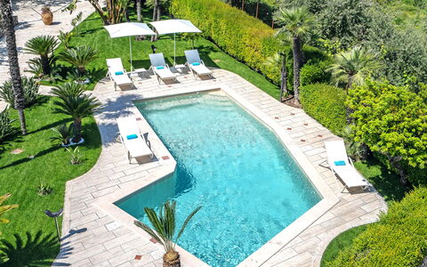 Villa Antonietta: Agua, Planta, Piscina, Árbol, Ocio, Ciudad De Vacaciones, Mueble Para Exteriores, Bienes Raíces, Paisaje, Diseño Urbano