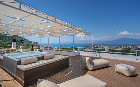 Villa Antonietta: Cielo, Mueble, Agua, Azur, Sombra, Nube, Diseño De Interiores, Edificio, Mueble Para Exteriores, Planta