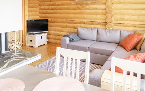 Rukan Roihu: Mueble, Madera, Diseño De Interiores, Piso, Suelo, Habitación, Sofá, Sala, Casa