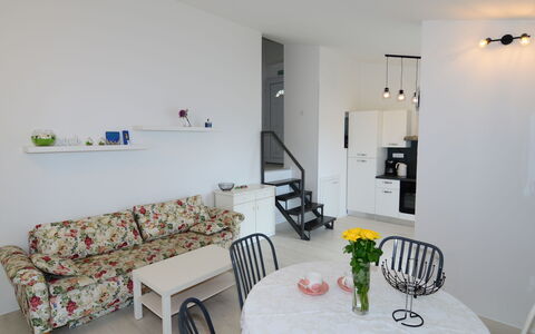 Omiš 901: Mesa, Mueble, Sofá, Planta, Encendiendo, Diseño De Interiores, Sala, Marco, Silla, Piso