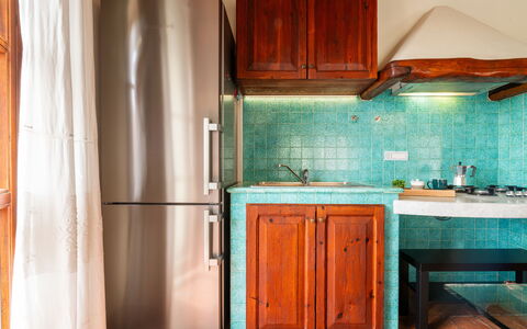 Rokkaria: Gabinetes, Propiedad, Lavabo, Mostrador, Edificio, Grifo, Madera, Cocina, Arreglo De Tubería, Piso