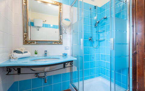 Rokkaria: Espejo, Arreglo De Tubería, Grifo, Propiedad, Fotografía, Lavabo, Púrpura, Baño, Azul, Azur