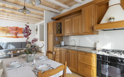 Casa 51: Gabinetes, Propiedad, Mueble, Mesa, Mostrador, Diseño De Interiores, Madera, Piso, Arquitectura, Suelo