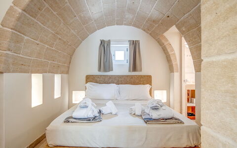 La Torretta - Corte dei Messapi: Mueble, Propiedad, Edificio, Comodidad, Madera, Marco De La Cama, Almohada, Diseño De Interiores, Suelo