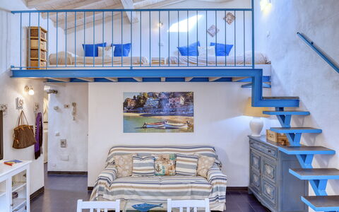 Appartamento Ivana - Levanto: Azul, Madera, Diseño De Interiores, Habitación, Cajón, Pared, Suelo, Diseño De Interiores, Majorelle Azul, Casa