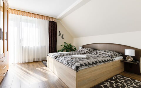 Gabor: Mueble, Propiedad, Edificio, Comodidad, Madera, Marco De La Cama, Diseño De Interiores, Piso, Suelo, Sombra