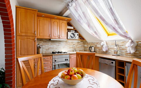 Gabor: Gabinetes, Mesa, Mueble, Propiedad, Vajilla, Mostrador, Cocina, Comida, Madera, Naranja