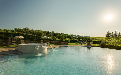 Villa Sole Del Chianti: Agua, Cielo, Los Recursos Hídricos, Planta, Azur, Árbol, Piscina, Paisaje Natural, Paisaje, Ocio
