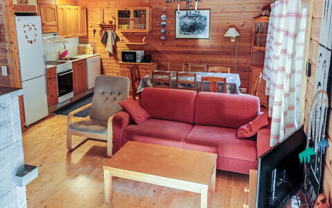 Ylläskuru D 2: Madera, Mueble, Cabaña, Casa, Sala, Techo, Habitación, Cuarto De Troncos, Manchas De Madera, Sofá
