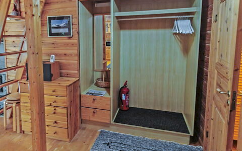 Ylläskuru D 2: Piso, Suelo, Madera, Mueble, Diseño De Interiores, Habitación, Manchas De Madera, Suelos De Madera, Madera Dura, Techo