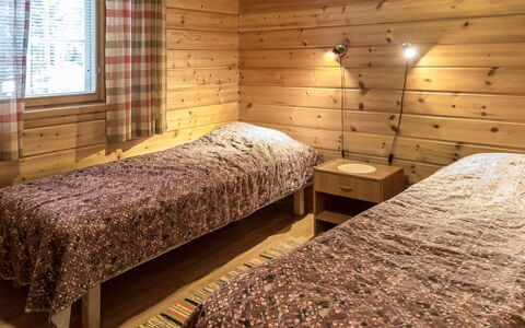Lapinkulta B: Madera, Suelo, Piso, Techo, Diseño De Interiores, Habitación, Manchas De Madera, Cama, Sábana, Madera Dura