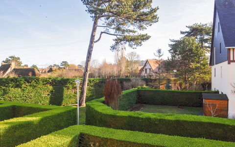 L'Orée de Deauville: Cielo, Planta, Nube, Árbol, El Terreno Del Lote, Paisaje Natural, Hierba, Edificio, Ventana, Paisaje