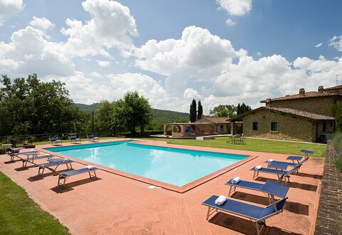 Cottage Capanna: Nube, Planta, Cielo, Propiedad, Piscina, Edificio, Agua, Azur, Árbol, Sombra