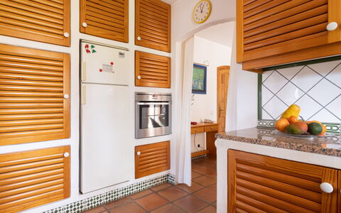 Finca Ingala: Propiedad, Gabinetes, Edificio, Naranja, Diseño De Interiores, Madera, Encendiendo, Electrodoméstico, Cocina, Casa