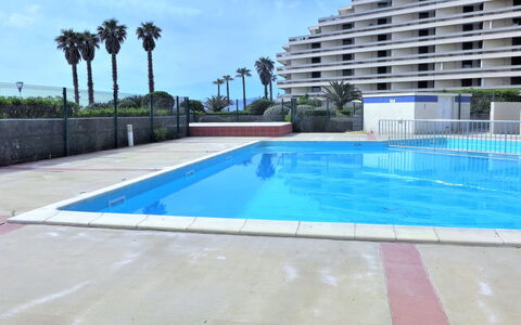 Grand Sud: Agua, Cielo, Edificio, Planta, Tiempo De Día, Nube, Piscina, Azur, Árbol, Rectángulo