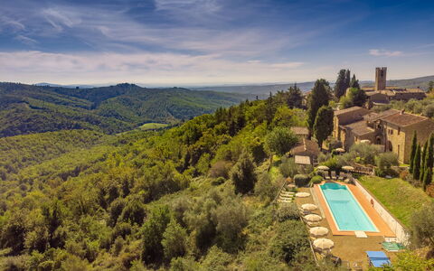 Borgo San Vincenti: Nube, Cielo, Planta, Paisaje Natural, Árbol, Montaña, Paisaje, Horizonte, Hierba, Cúmulo