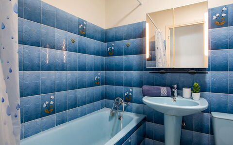 Les Voiliers: Espejo, Grifo, Lavabo, Arreglo De Tubería, Lavabo Del Baño, Azul, Azur, Edificio, Baño, Bañera