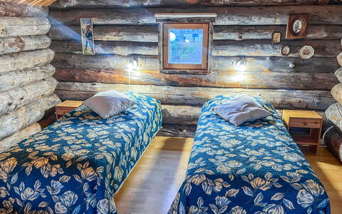 Rukakuru 47: Madera, Habitación, Sábana, Cama, Lecho, Marco De La Cama, Suelo, Techo, Manchas De Madera, Linos